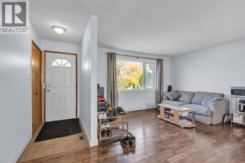 4419 Marlborough Drive Ne, Calgary, Alberta  T2A 2Z4 - Photo 2 - A2262104
