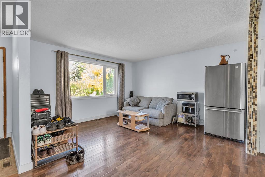 4419 Marlborough Drive Ne, Calgary, Alberta  T2A 2Z4 - Photo 3 - A2262104