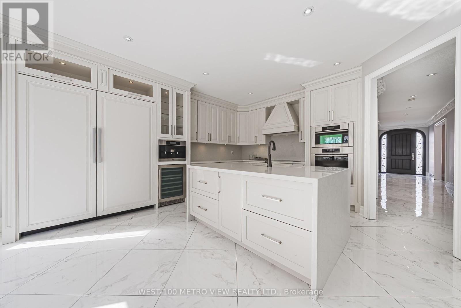 589 Glen Park Avenue, Toronto, Ontario  M6B 2G4 - Photo 12 - W12444808