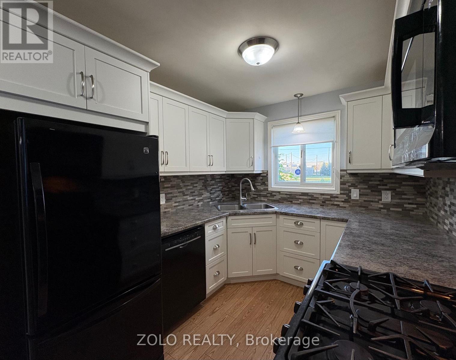 159 Erie Street, St. Thomas, Ontario  N5R 2N5 - Photo 10 - X12444796