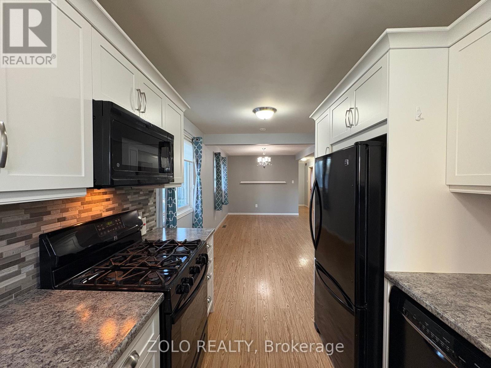 159 Erie Street, St. Thomas, Ontario  N5R 2N5 - Photo 11 - X12444796