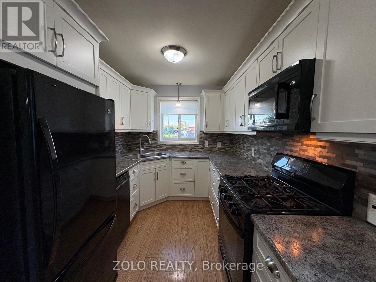 159 Erie Street, St. Thomas, Ontario  N5R 2N5 - Photo 8 - X12444796