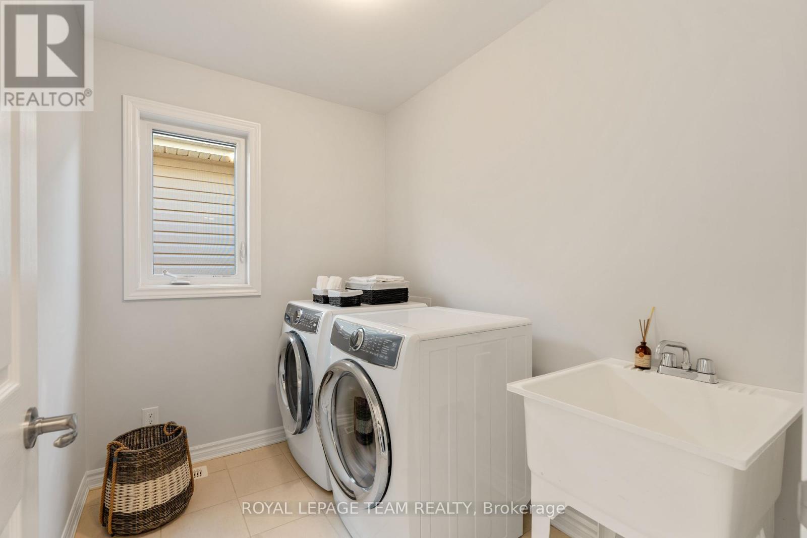303 Sweetclover Way, Ottawa, Ontario  K4A 1E5 - Photo 38 - X12444782