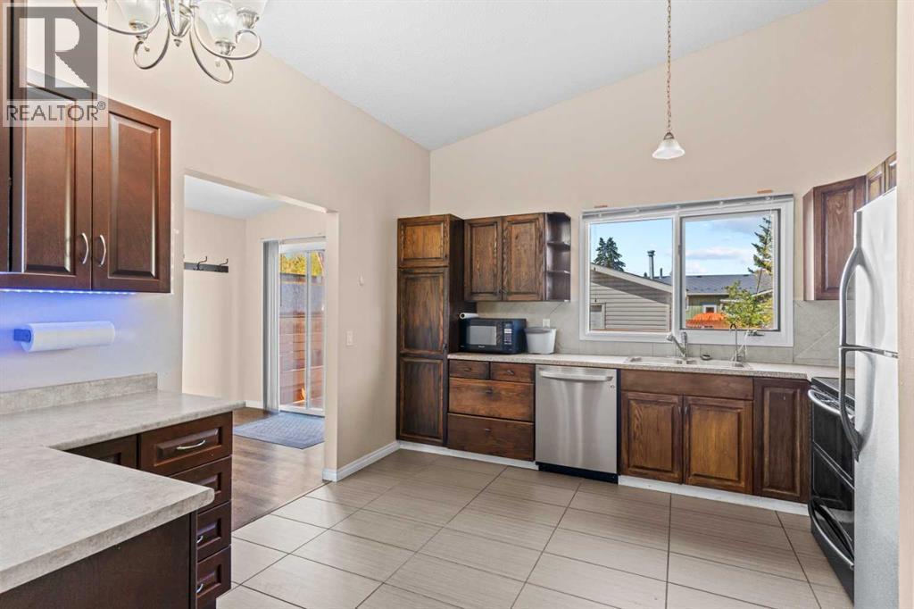212 Queen Anne Road Se, Calgary, Alberta  T2J 4S7 - Photo 11 - A2258825