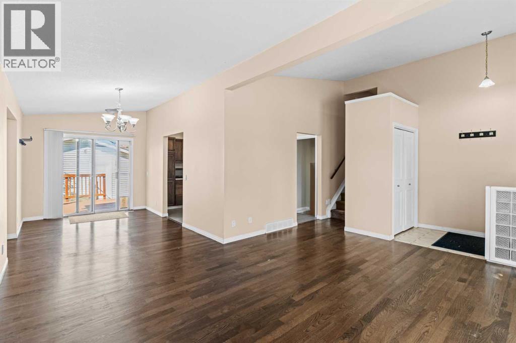 212 Queen Anne Road Se, Calgary, Alberta  T2J 4S7 - Photo 6 - A2258825