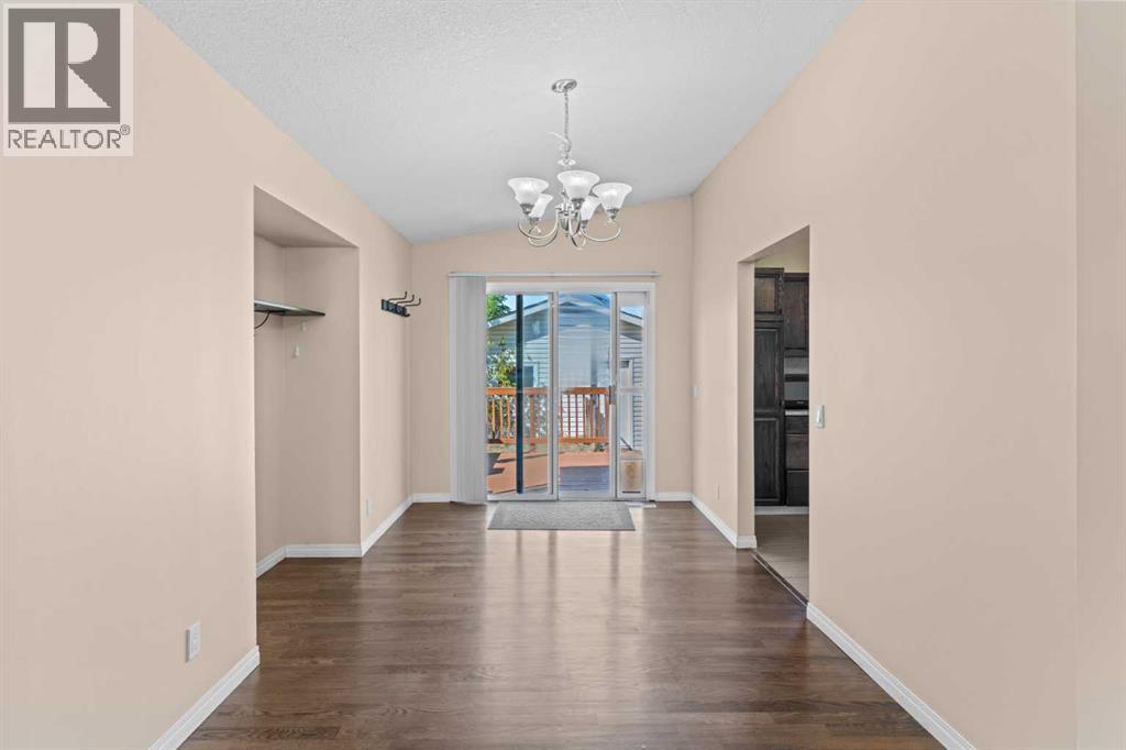 212 Queen Anne Road Se, Calgary, Alberta  T2J 4S7 - Photo 9 - A2258825