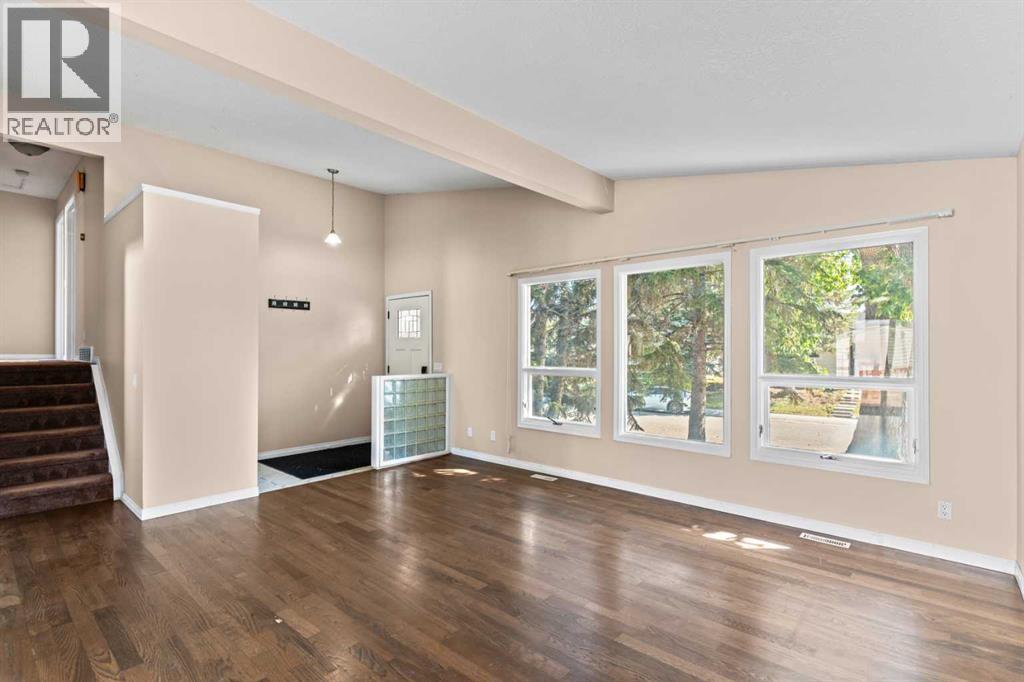 212 Queen Anne Road Se, Calgary, Alberta  T2J 4S7 - Photo 5 - A2258825