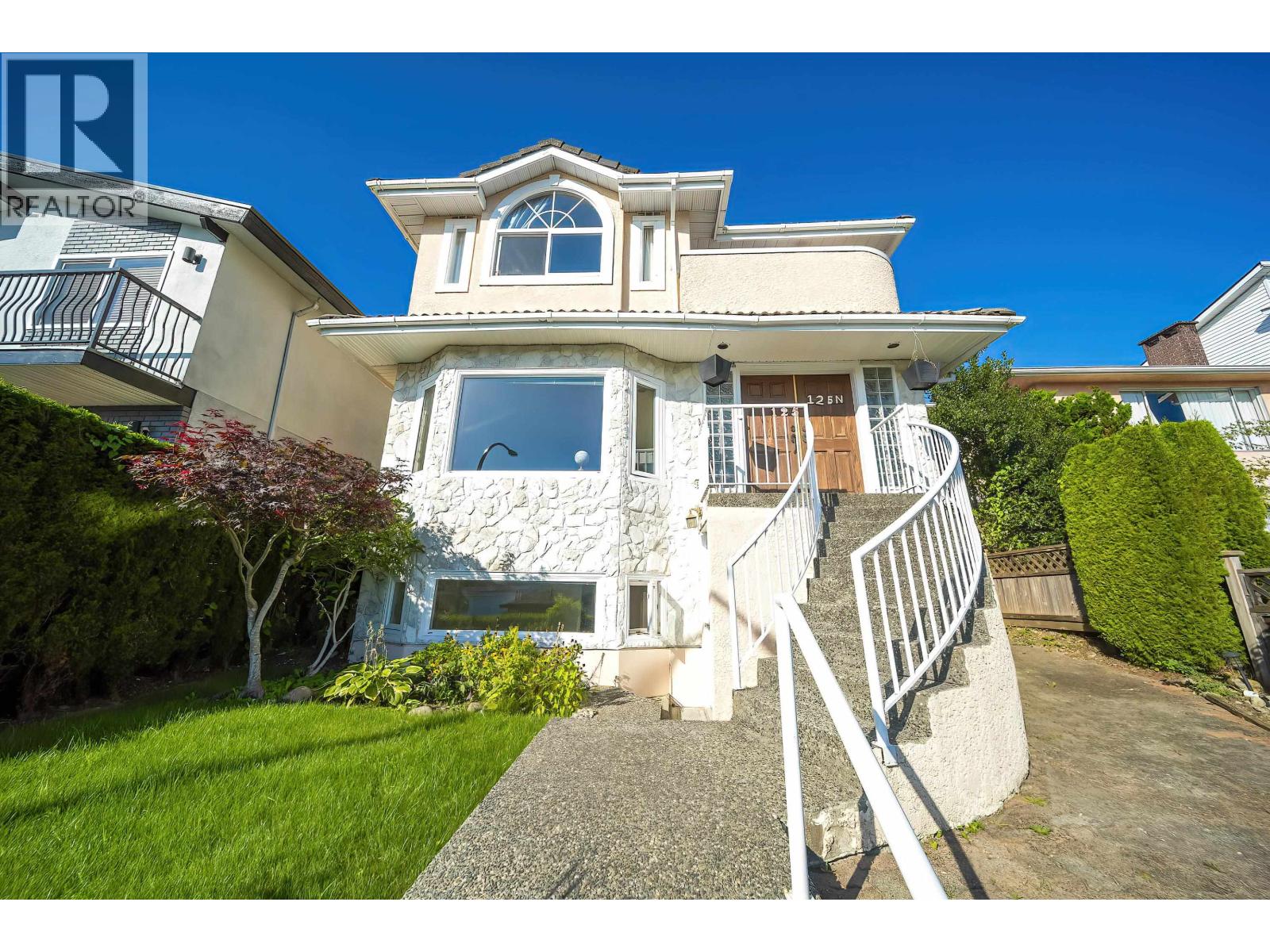 125 N Warwick Avenue, Burnaby, British Columbia  V5B 1K8 - Photo 2 - R3050235