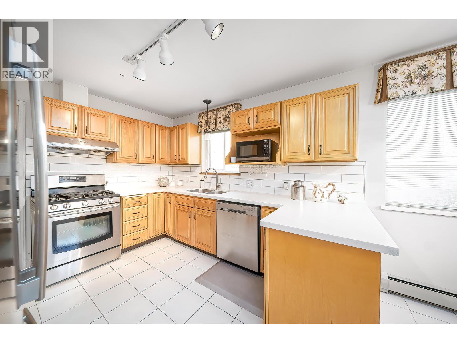 125 N Warwick Avenue, Burnaby, British Columbia  V5B 1K8 - Photo 14 - R3050235