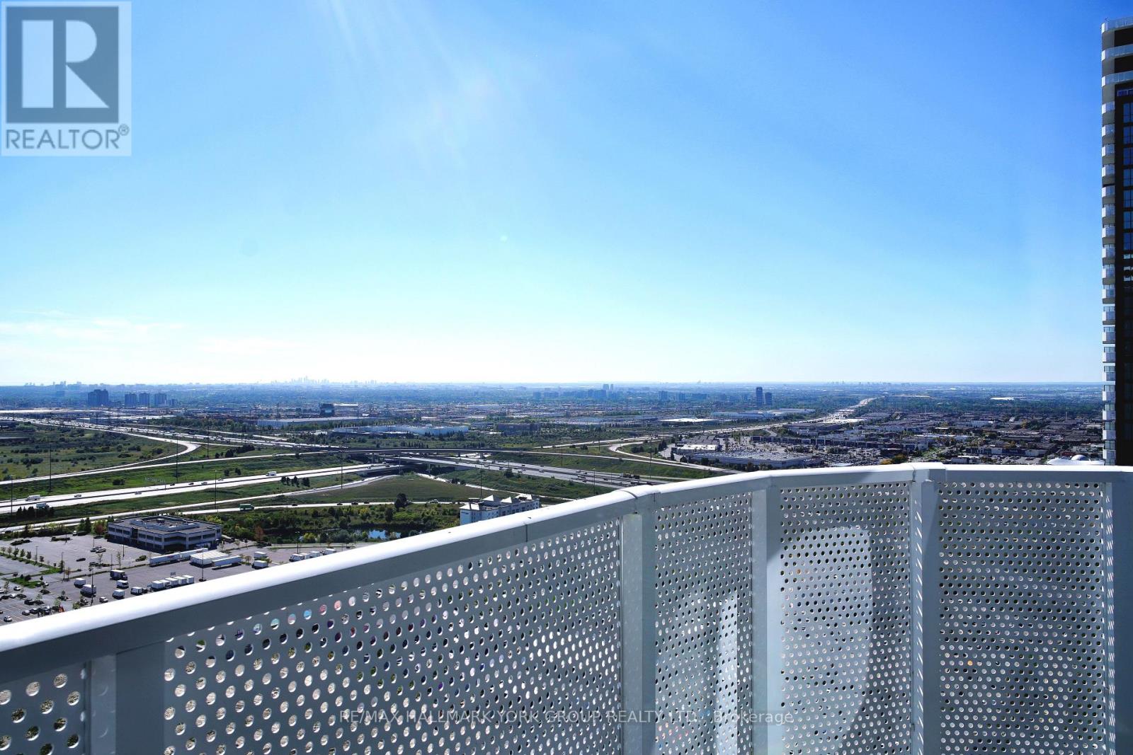 3812 - 28 Interchange Way, Vaughan, Ontario  L4K 0P8 - Photo 11 - N12438416