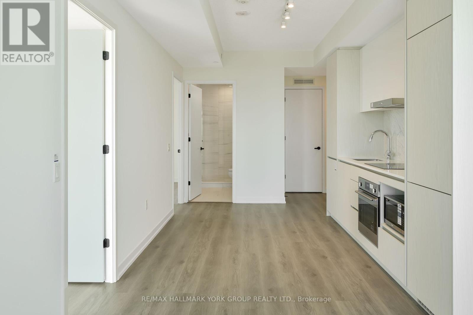 3812 - 28 Interchange Way, Vaughan, Ontario  L4K 0P8 - Photo 5 - N12438416