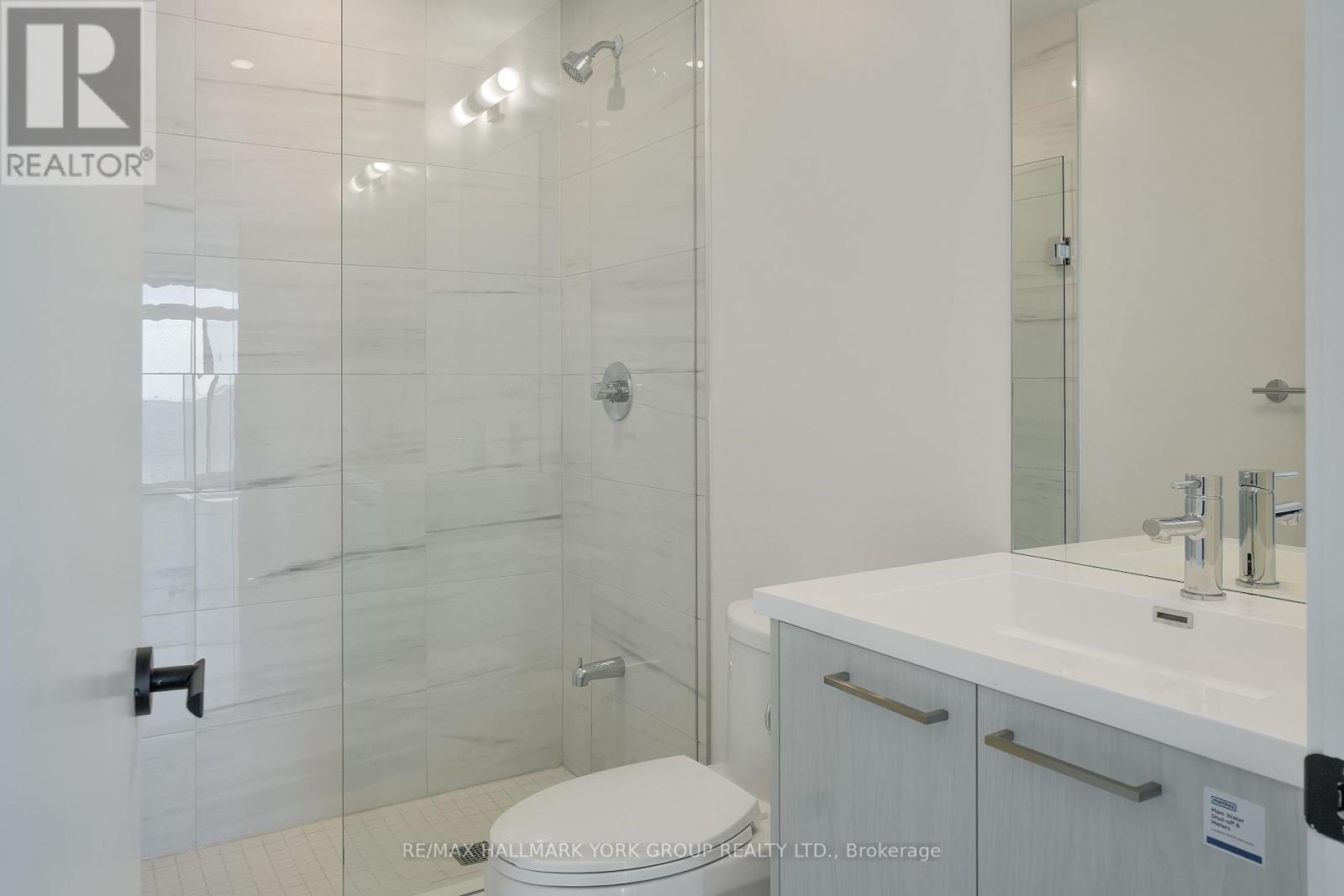 3812 - 28 Interchange Way, Vaughan, Ontario  L4K 0P8 - Photo 7 - N12438416