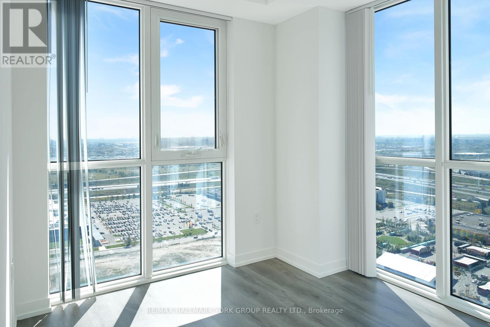 3812 - 28 Interchange Way, Vaughan, Ontario  L4K 0P8 - Photo 9 - N12438416