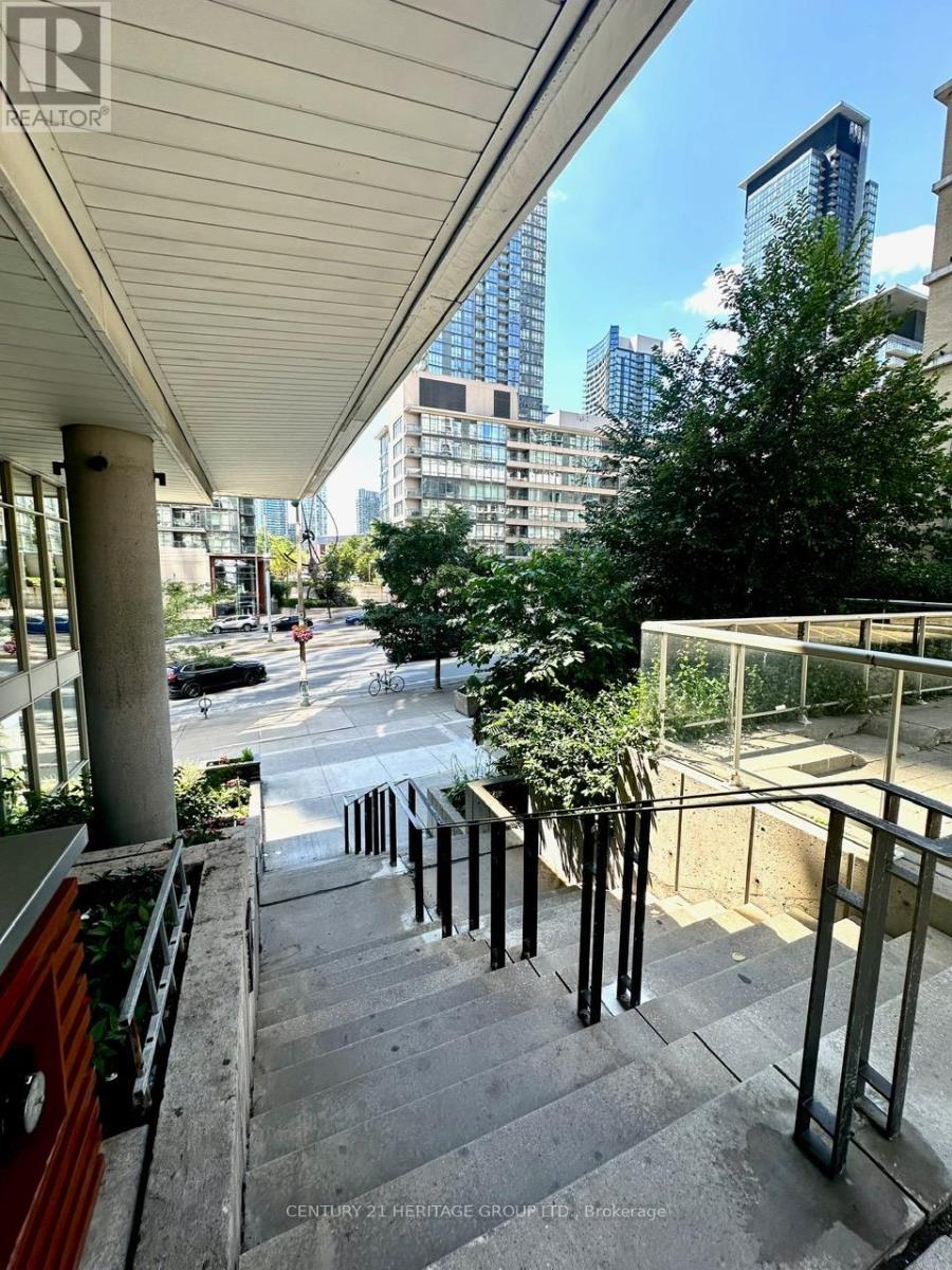 2211 - 35 Mariner Terrace, Toronto, Ontario  M5V 3V9 - Photo 6 - C12444822