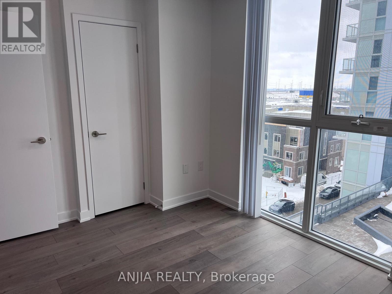 603 - 38 Honeycrisp Crescent, Vaughan, Ontario  L4K 0M8 - Photo 8 - N12444821