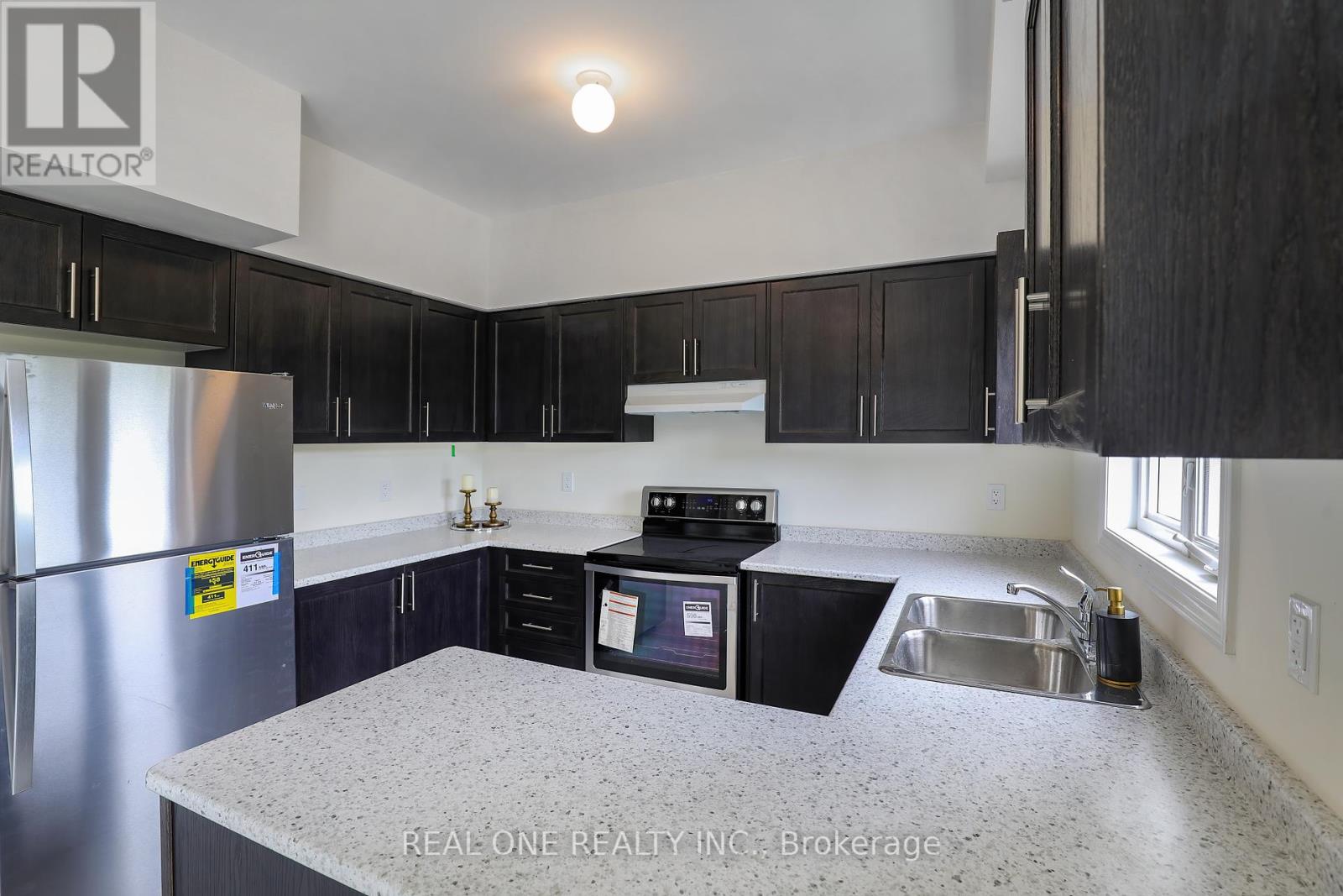 148 Hawkins Street, Georgina, Ontario  L0E 1R0 - Photo 10 - N12443484