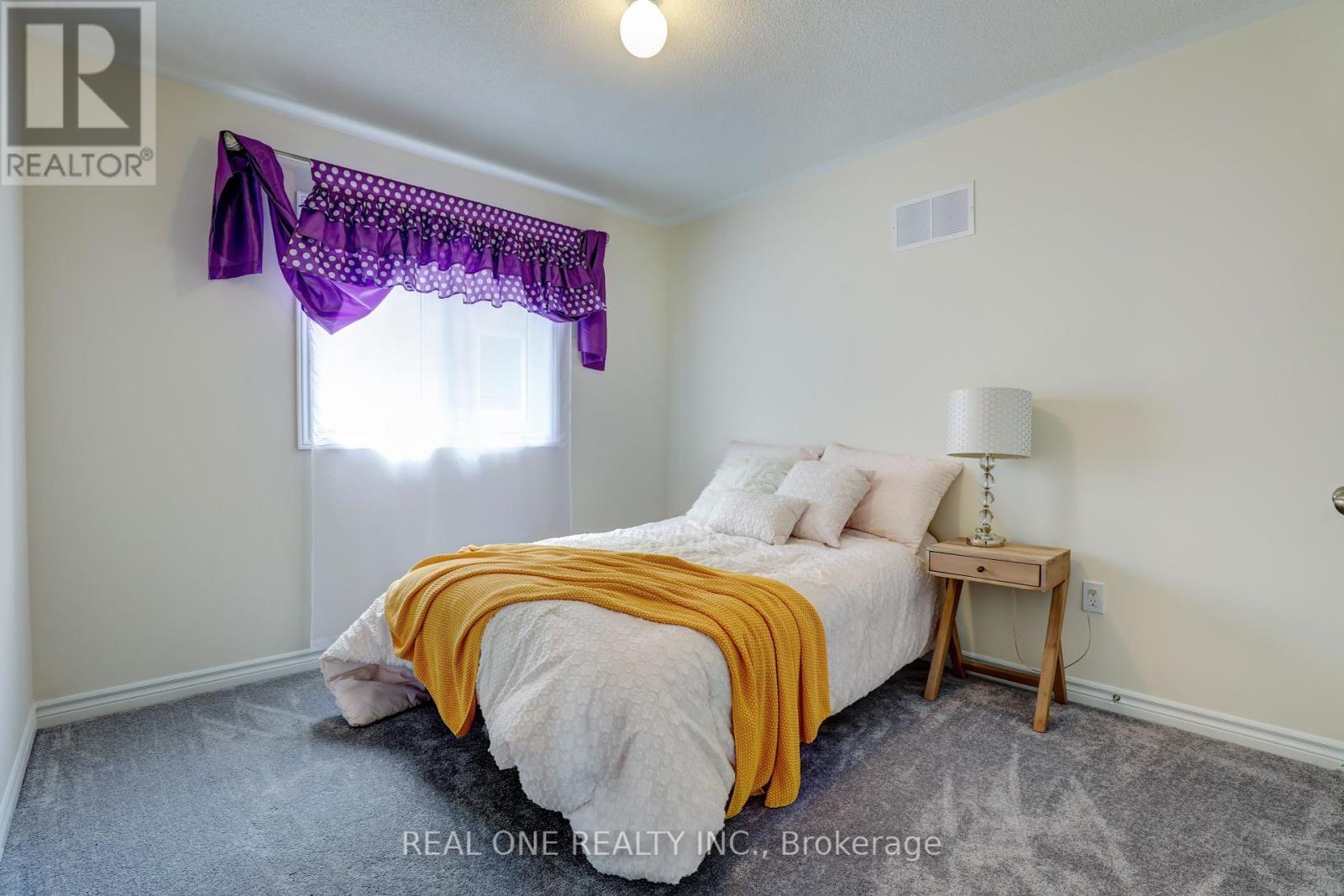148 Hawkins Street, Georgina, Ontario  L0E 1R0 - Photo 16 - N12443484
