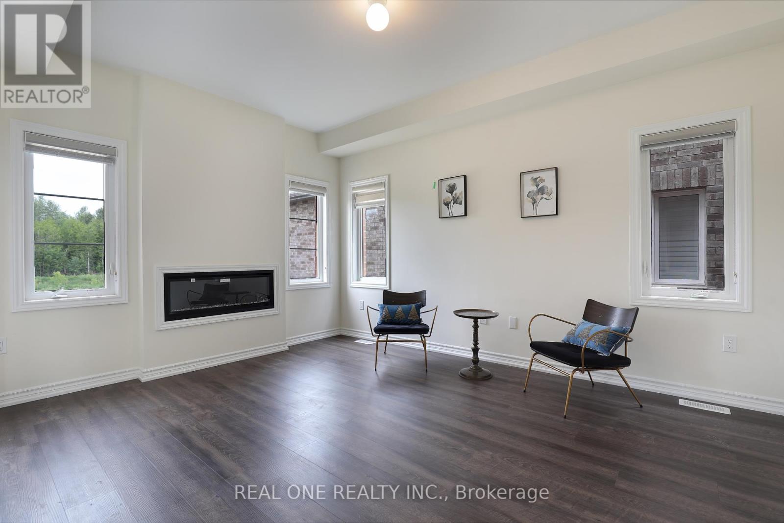 148 Hawkins Street, Georgina, Ontario  L0E 1R0 - Photo 6 - N12443484