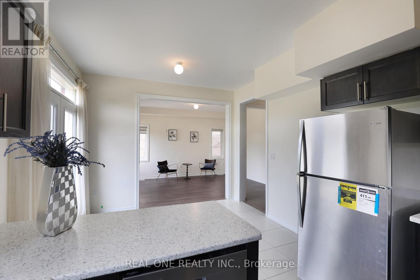 148 Hawkins Street, Georgina, Ontario  L0E 1R0 - Photo 11 - N12443484