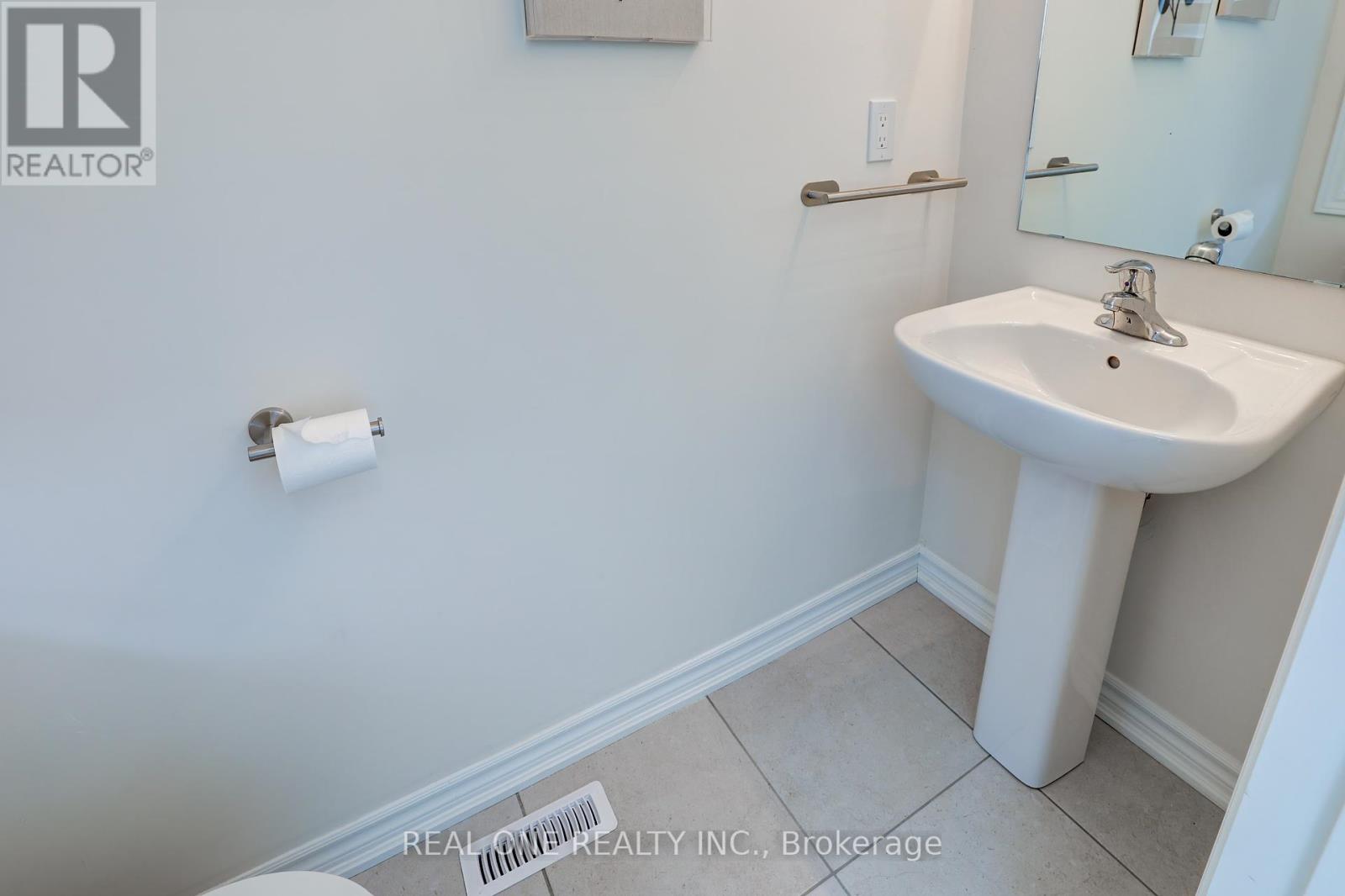 148 Hawkins Street, Georgina, Ontario  L0E 1R0 - Photo 3 - N12443484