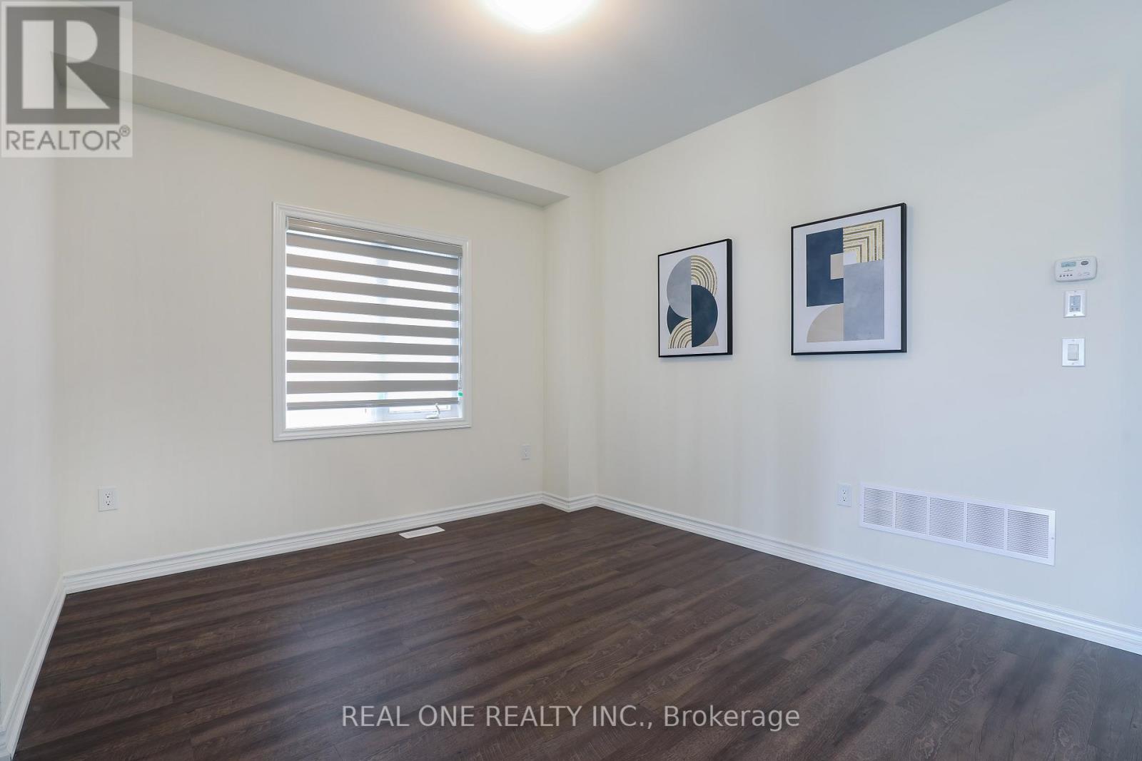 148 Hawkins Street, Georgina, Ontario  L0E 1R0 - Photo 5 - N12443484