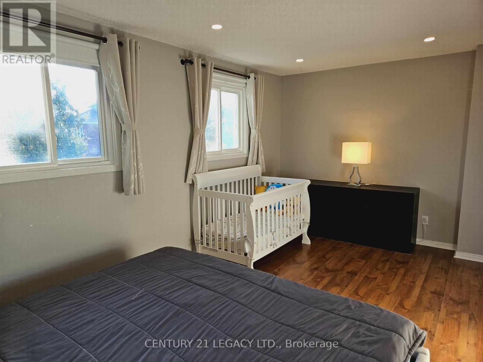 1298 Valerie Crescent, Oakville, Ontario  L6J 7E5 - Photo 24 - W12410530
