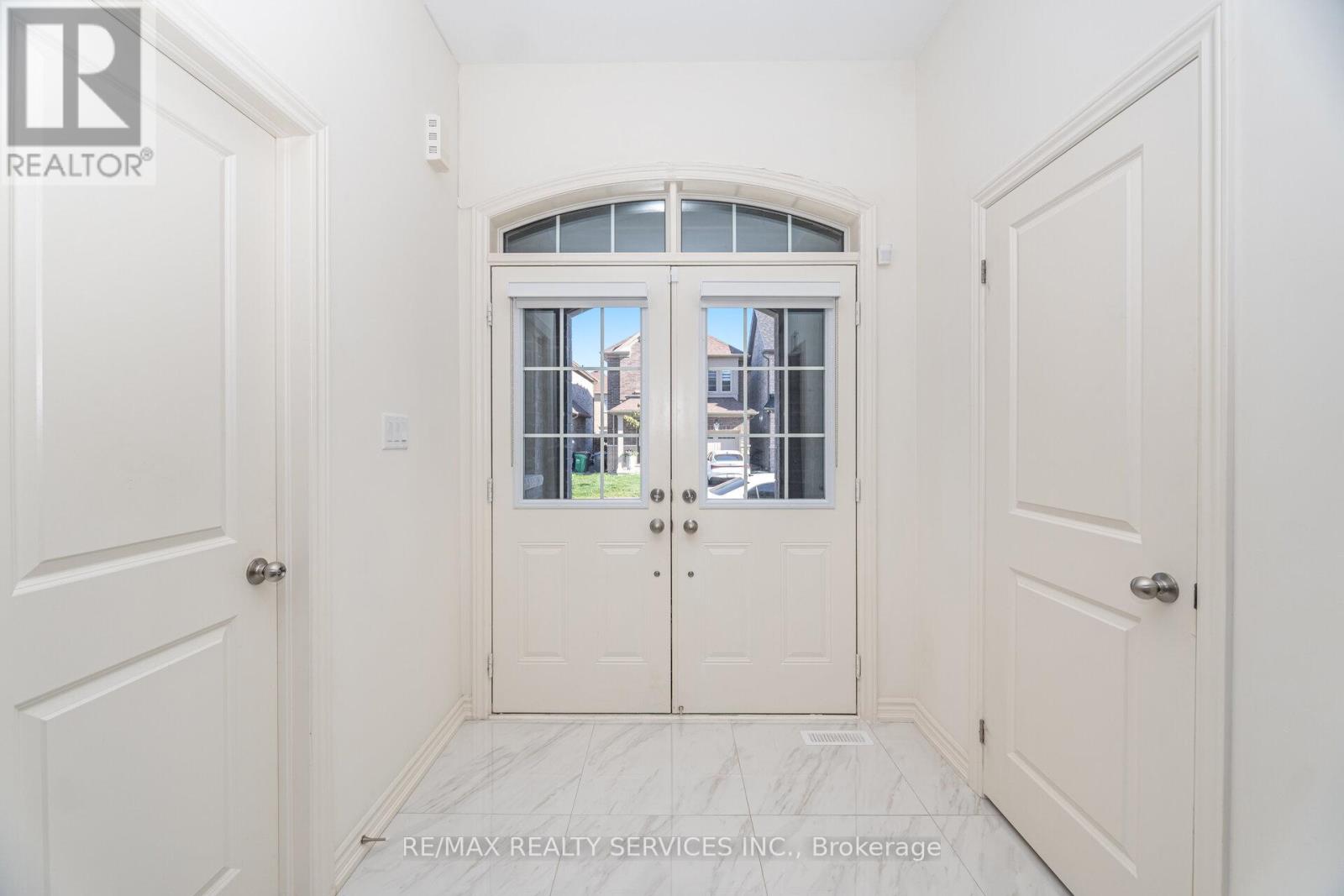 62 Block Road, Brampton, Ontario  L7A 5B3 - Photo 5 - W12439630