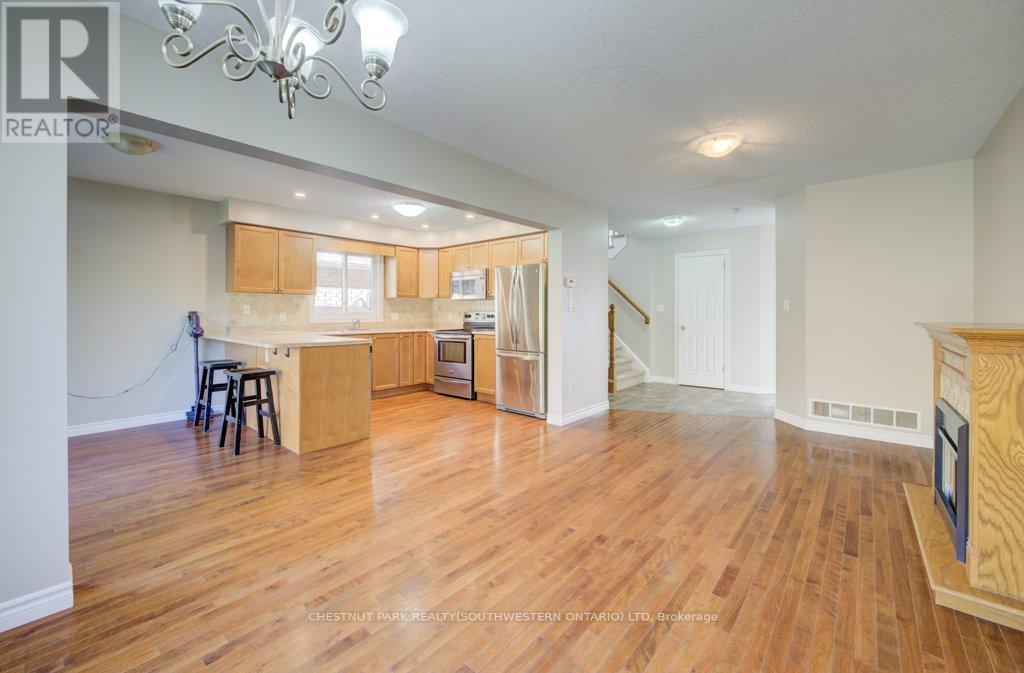 404 Tealby Crescent, Waterloo, Ontario  N2J 4Y8 - Photo 11 - X12378292