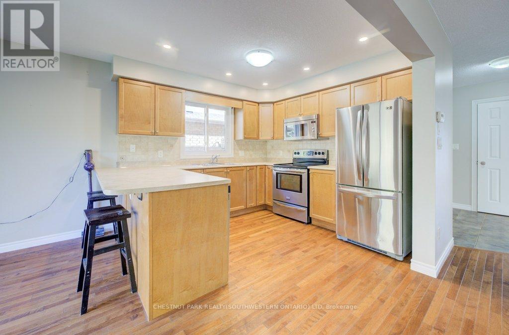 404 Tealby Crescent, Waterloo, Ontario  N2J 4Y8 - Photo 12 - X12378292