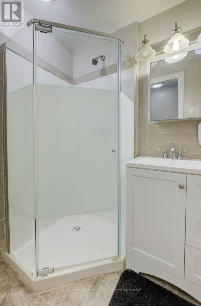 404 Tealby Crescent, Waterloo, Ontario  N2J 4Y8 - Photo 34 - X12378292