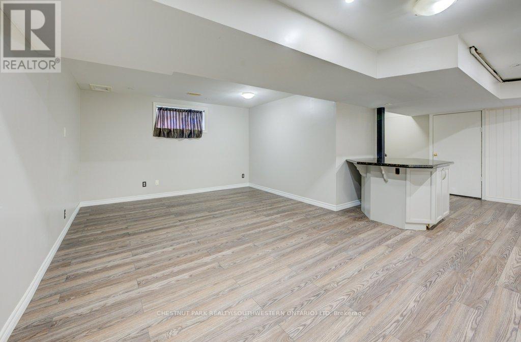 404 Tealby Crescent, Waterloo, Ontario  N2J 4Y8 - Photo 33 - X12378292