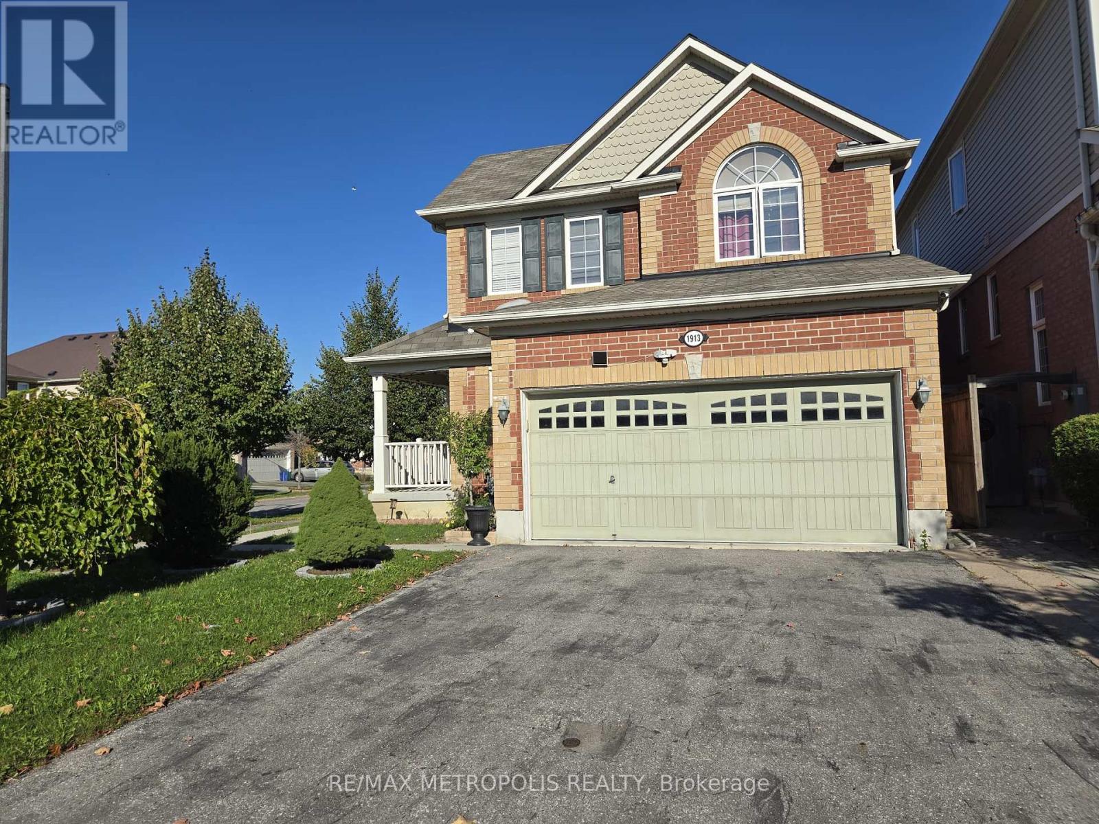 1913 Liatris Drive, Pickering (Duffin Heights), Ontario  L1X 0A4 - Photo 2 - E12444835