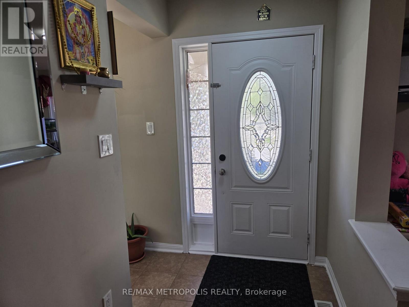 1913 Liatris Drive, Pickering (Duffin Heights), Ontario  L1X 0A4 - Photo 4 - E12444835