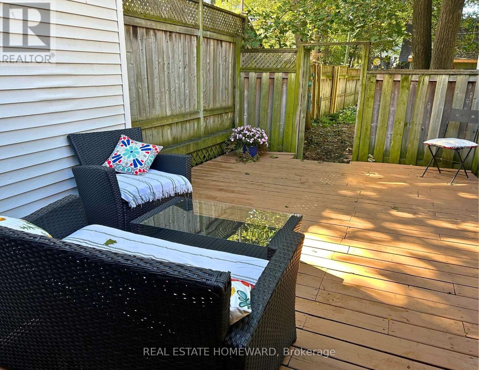 Upper - 450 Scarborough Road, Toronto, Ontario  M4E 3N2 - Photo 13 - E12444848