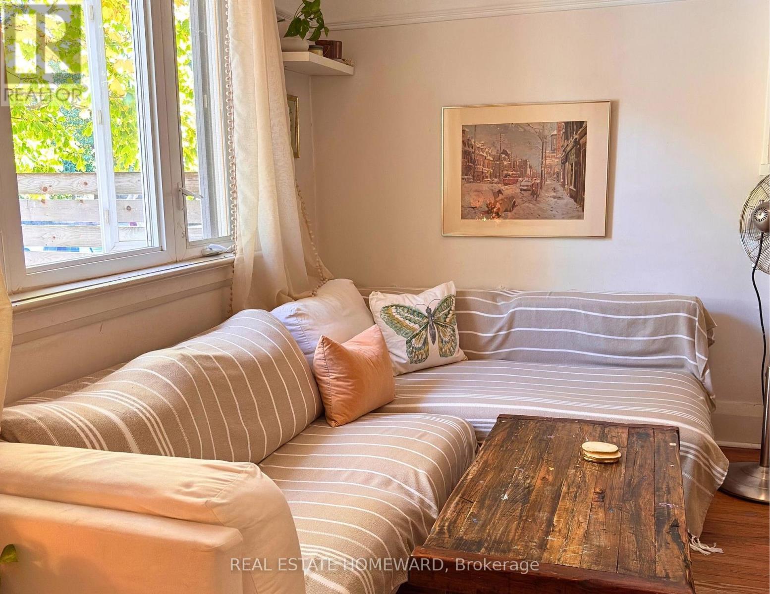 Upper - 450 Scarborough Road, Toronto, Ontario  M4E 3N2 - Photo 2 - E12444848