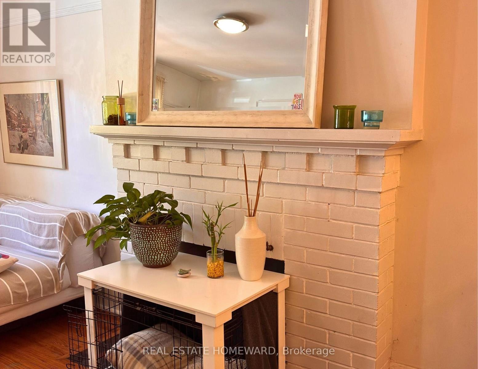 Upper - 450 Scarborough Road, Toronto, Ontario  M4E 3N2 - Photo 3 - E12444848
