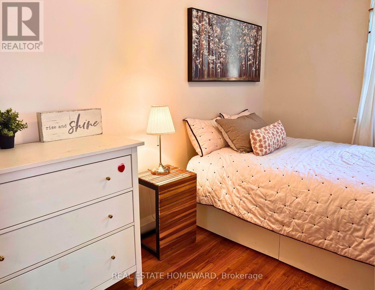 Upper - 450 Scarborough Road, Toronto, Ontario  M4E 3N2 - Photo 4 - E12444848