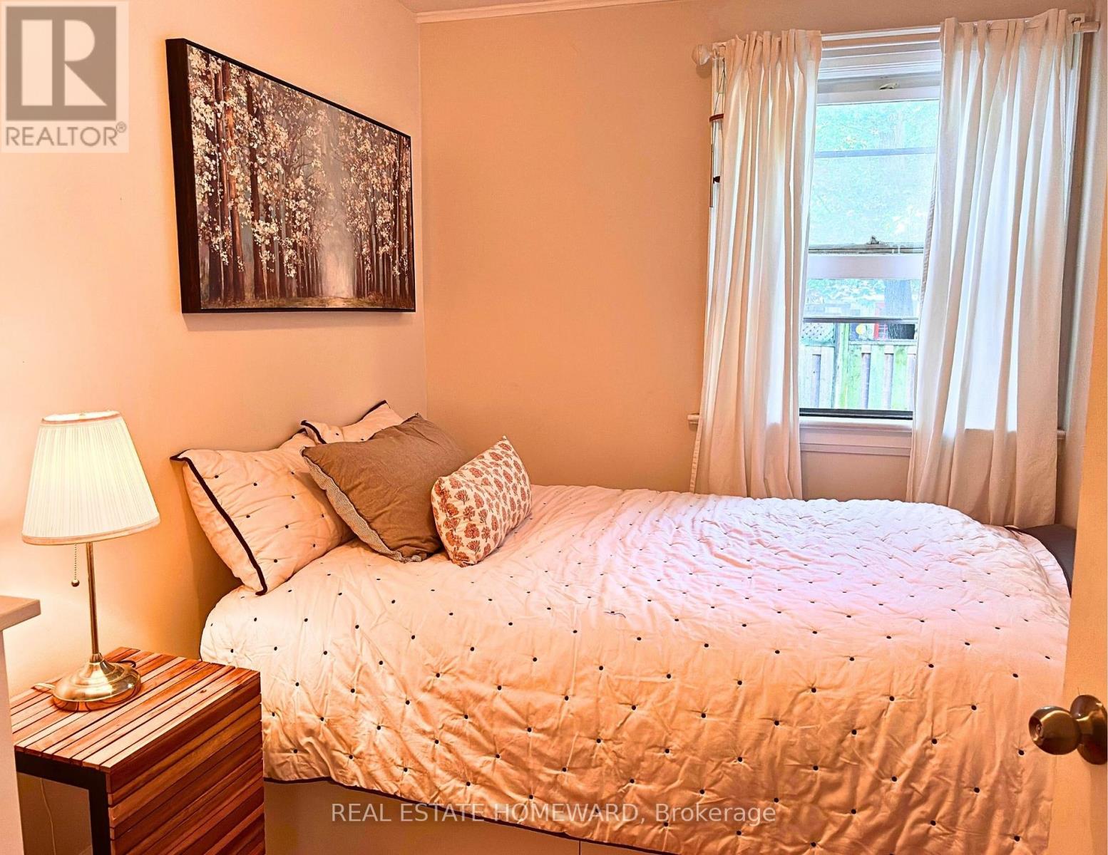 Upper - 450 Scarborough Road, Toronto, Ontario  M4E 3N2 - Photo 5 - E12444848