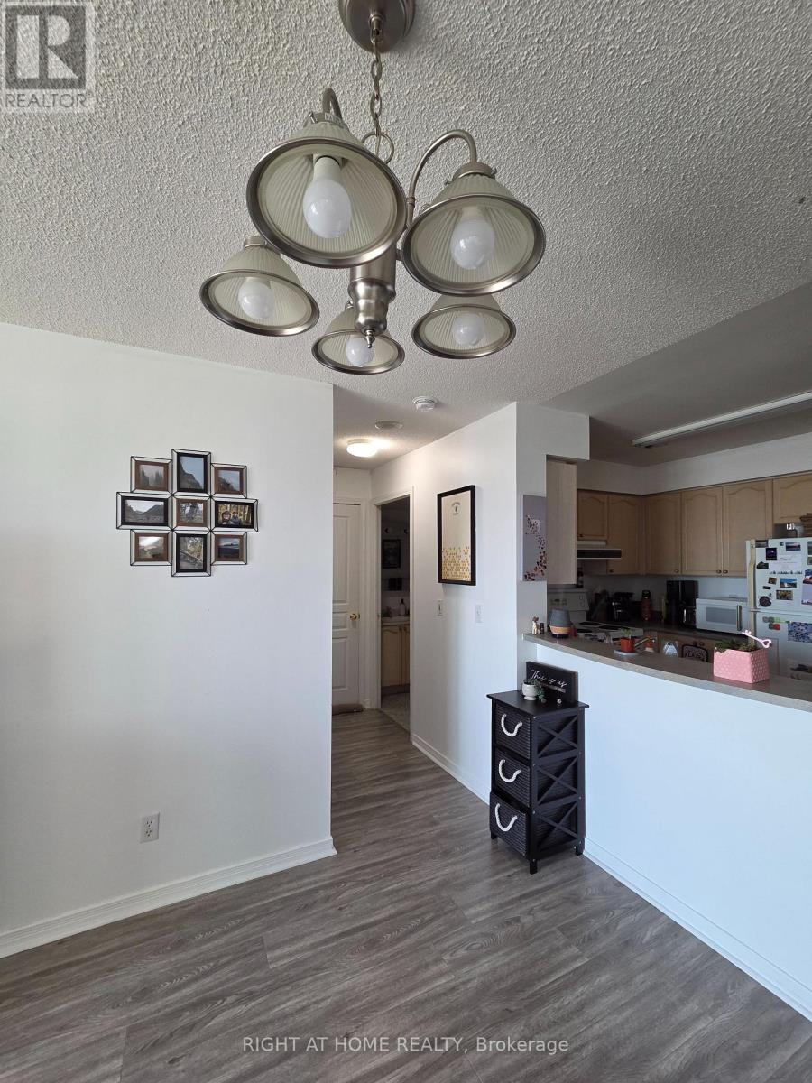 1406 - 2545 Erin Centre Boulevard, Mississauga, Ontario  L5M 6Z9 - Photo 13 - W12444837