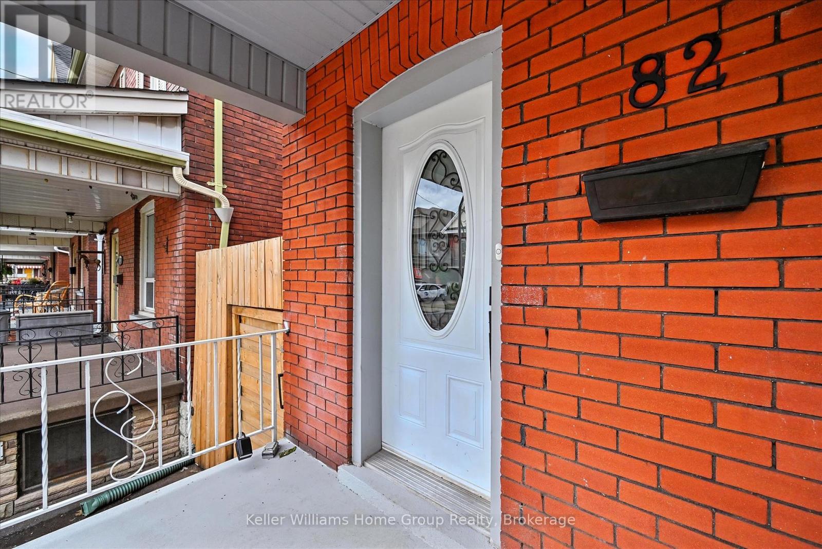 82 Rosemont Avenue, Hamilton, Ontario  L8L 2M5 - Photo 3 - X12444858