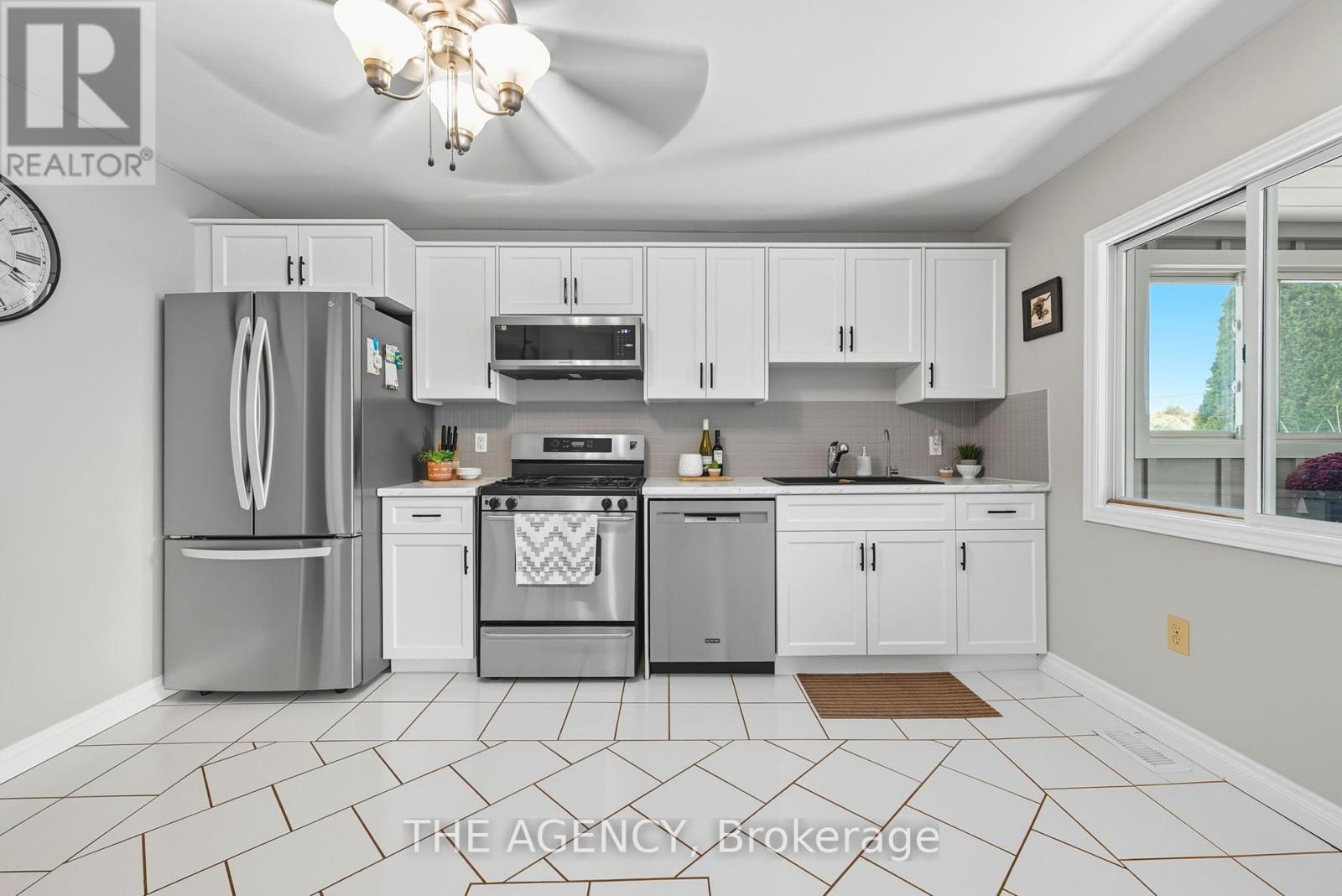 6359 Lyons Creek Road, Niagara Falls, Ontario  L2G 0L9 - Photo 10 - X12444869
