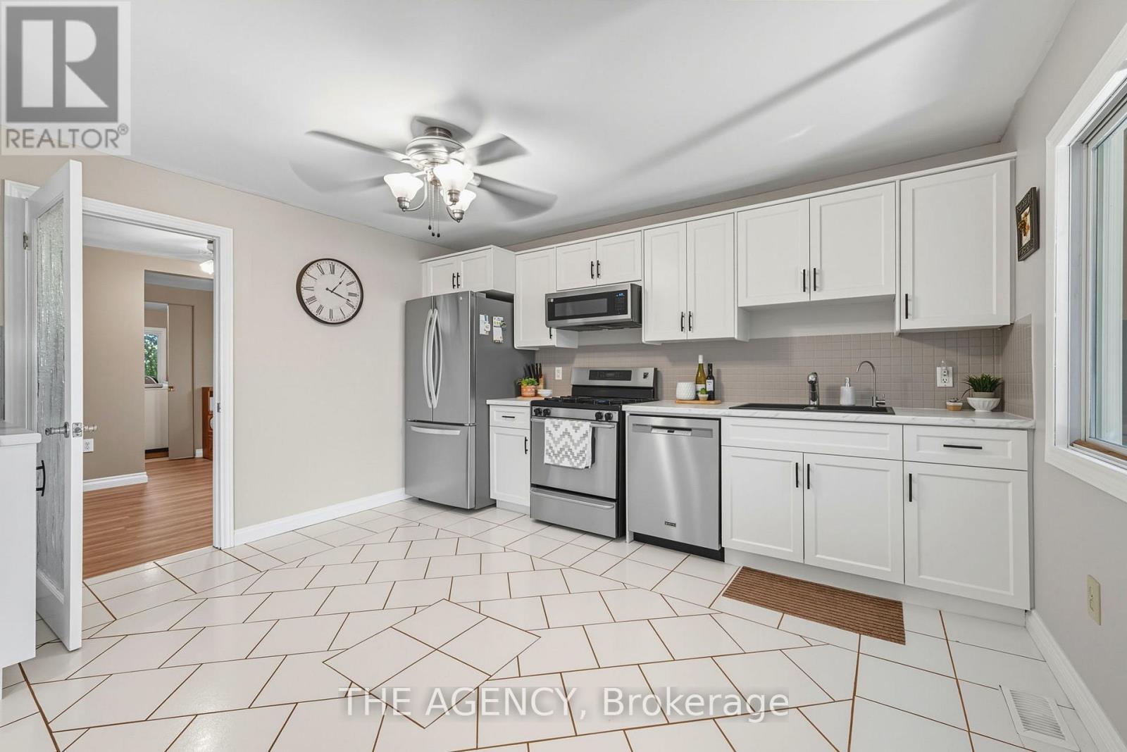 6359 Lyons Creek Road, Niagara Falls, Ontario  L2G 0L9 - Photo 11 - X12444869