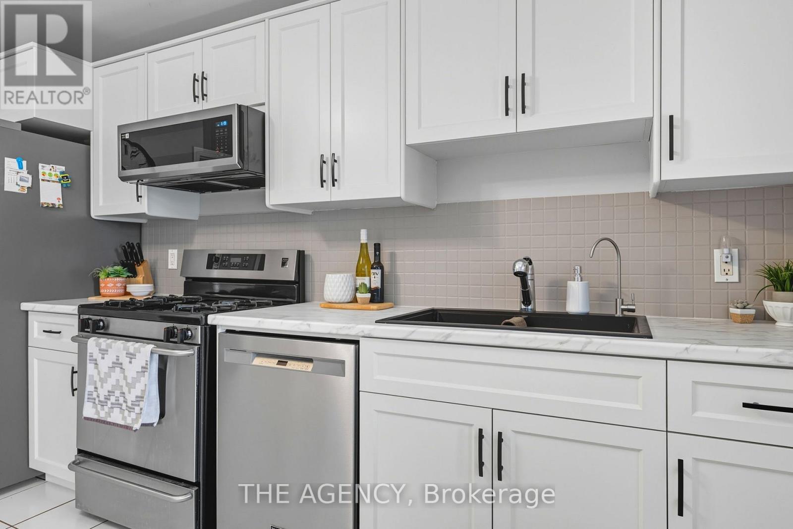 6359 Lyons Creek Road, Niagara Falls, Ontario  L2G 0L9 - Photo 14 - X12444869
