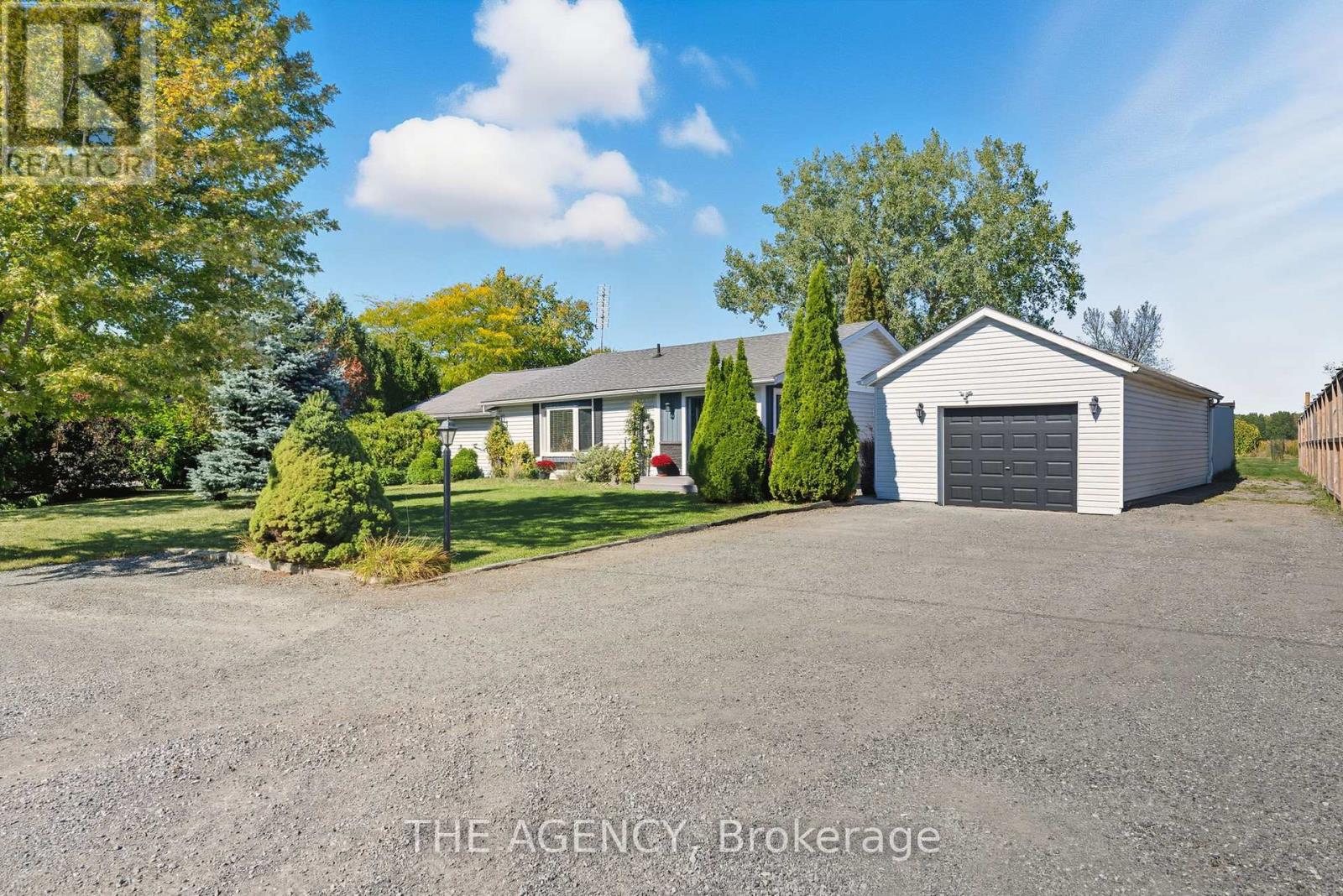 6359 Lyons Creek Road, Niagara Falls, Ontario  L2G 0L9 - Photo 2 - X12444869
