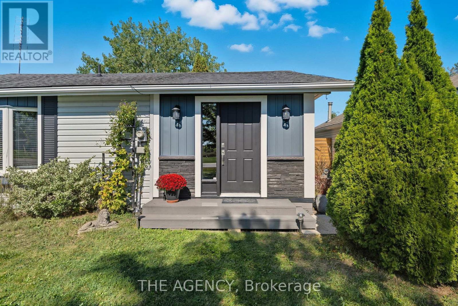 6359 Lyons Creek Road, Niagara Falls, Ontario  L2G 0L9 - Photo 4 - X12444869