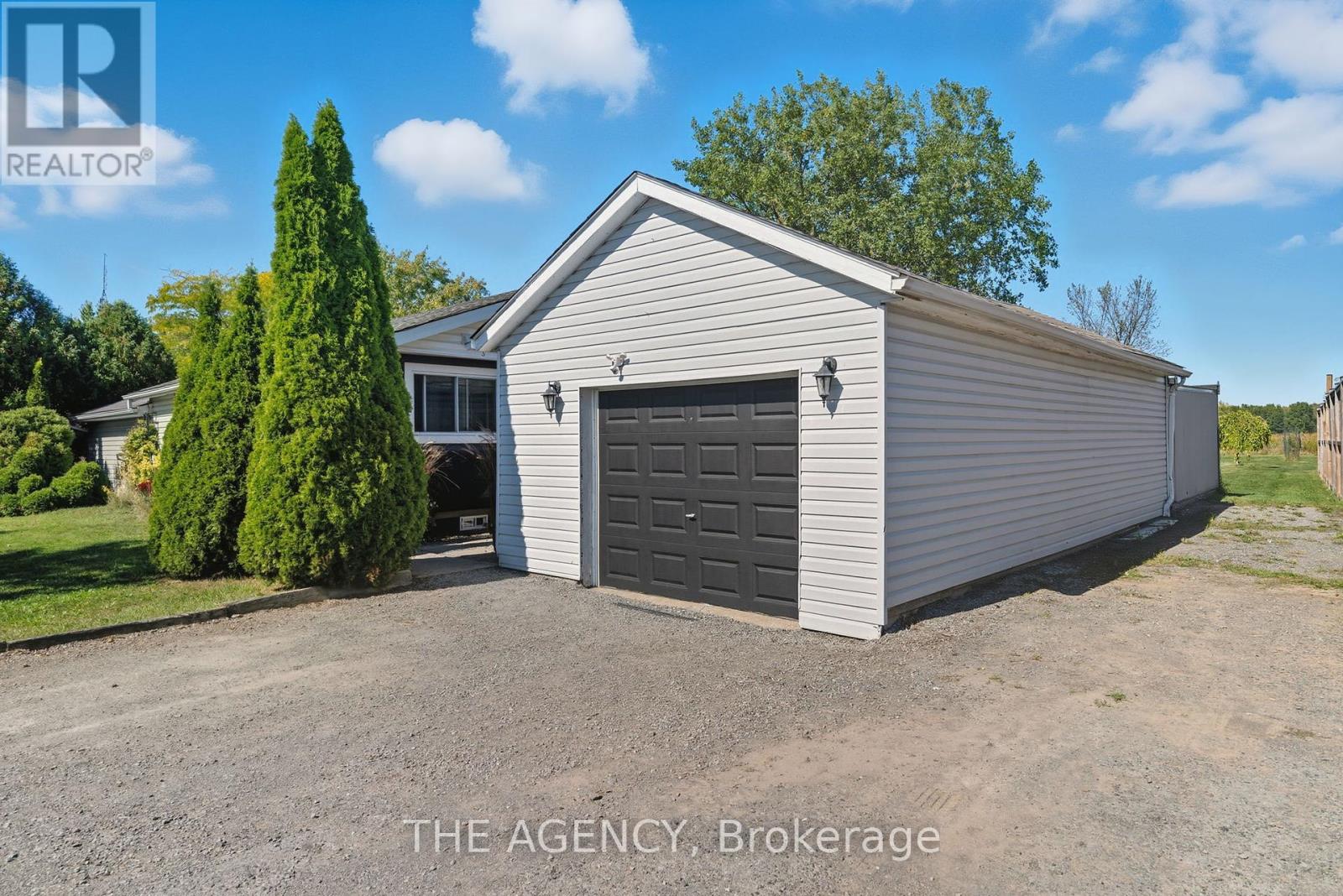 6359 Lyons Creek Road, Niagara Falls, Ontario  L2G 0L9 - Photo 6 - X12444869