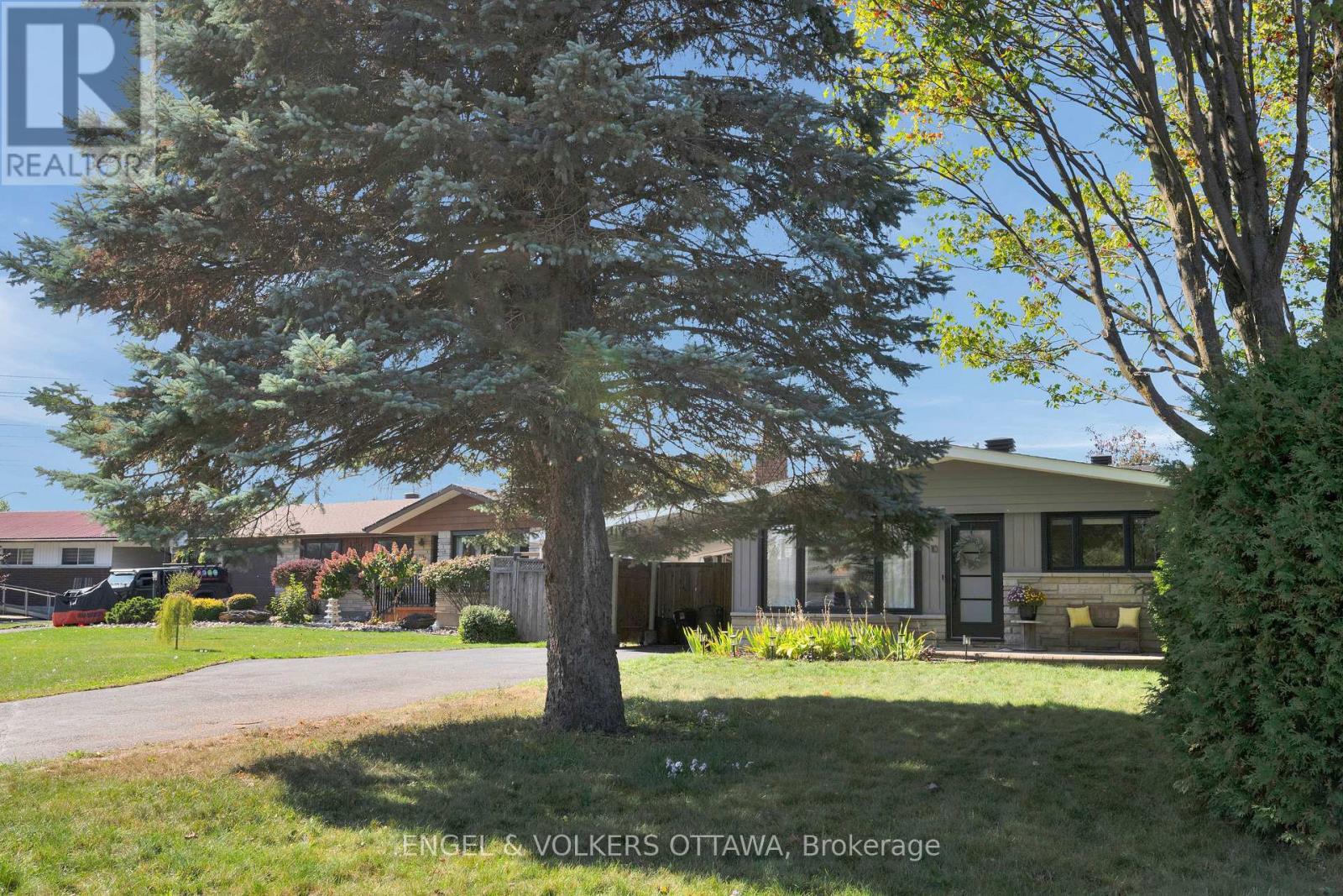 10 Tanglewood Drive, Ottawa, Ontario  K2H 6P3 - Photo 47 - X12443862