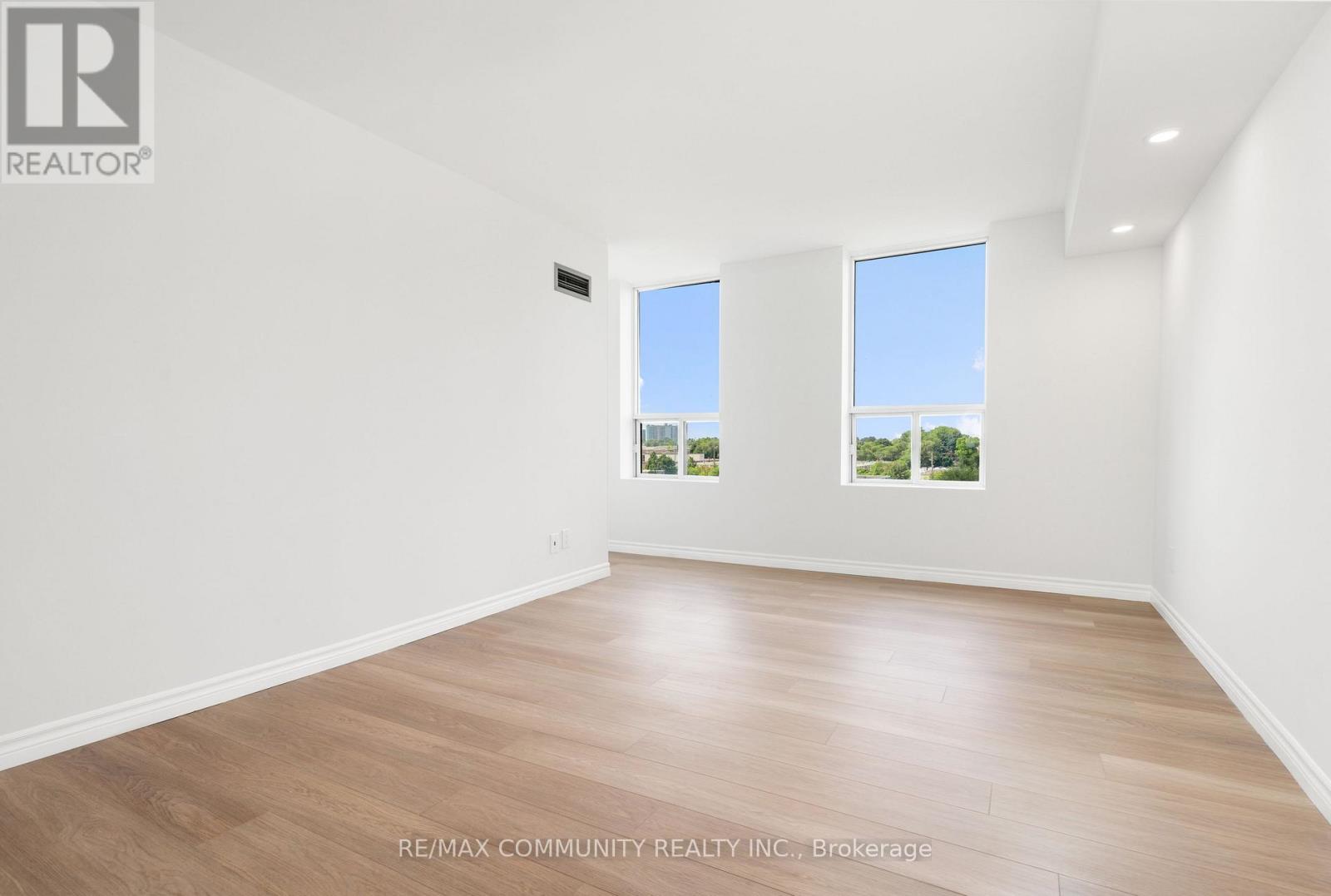 501 - 330 Mccowan Road, Toronto (Eglinton East), Ontario  M1J 3N3 - Photo 16 - E12444859