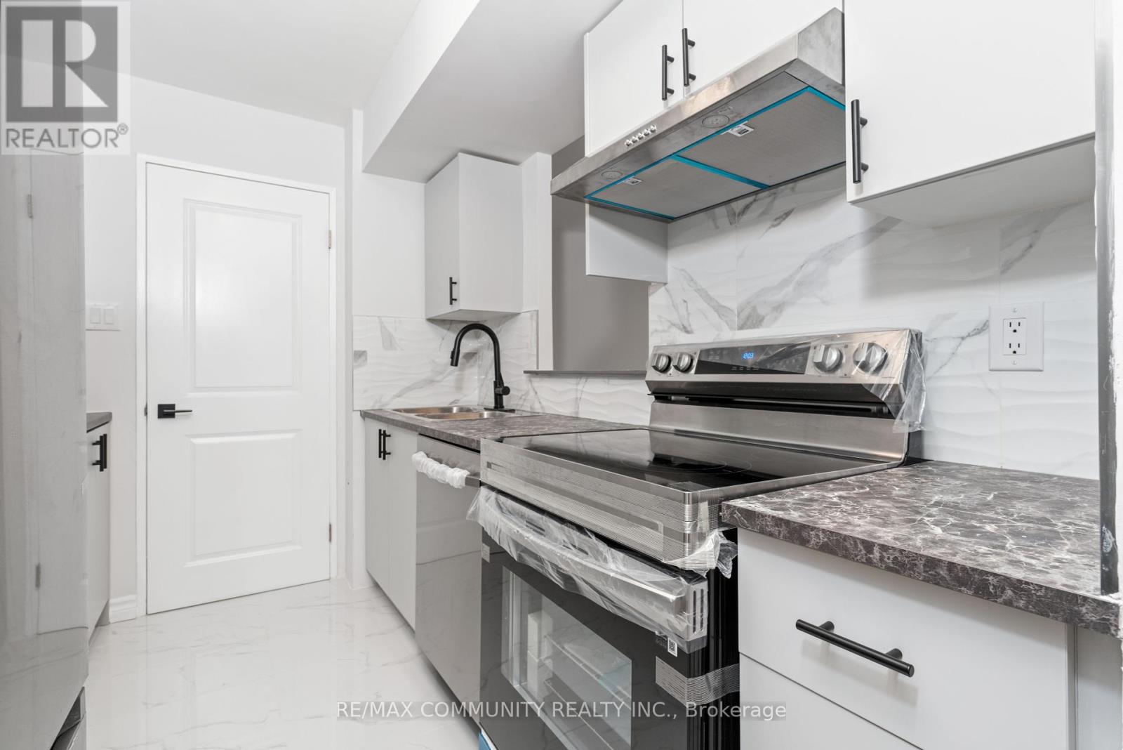 501 - 330 Mccowan Road, Toronto (Eglinton East), Ontario  M1J 3N3 - Photo 18 - E12444859