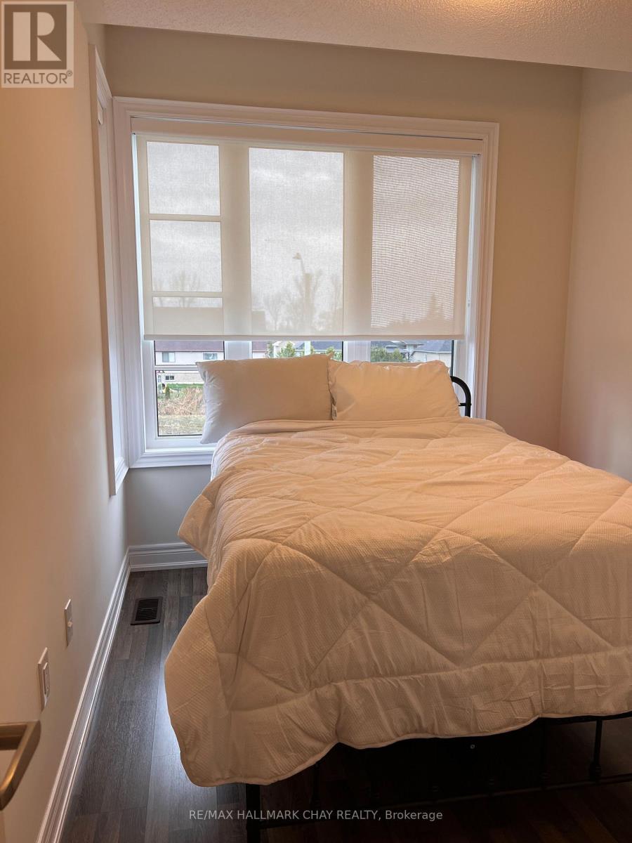 327 Atkinson Street, Clearview, Ontario  L0M 1S0 - Photo 14 - S12444868